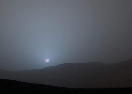 Почему марсианские закаты отличаются от земных