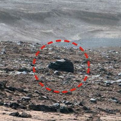 На Марсе новые находки: двое людей и голова гориллы