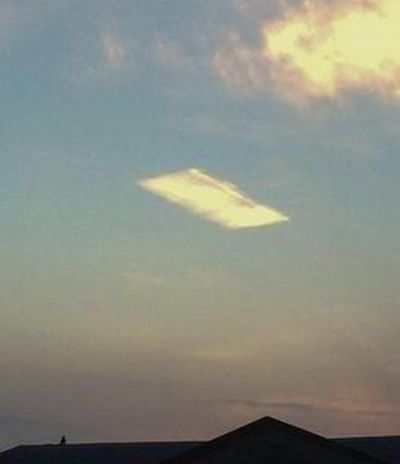 Прямоугольное облако наблюдали в Великобритании