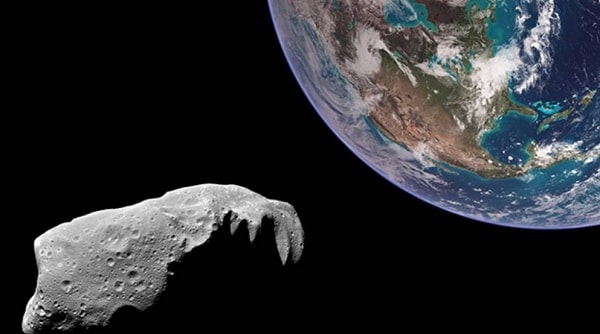 Астероид Таутатис летит к Земле на огромной скорости